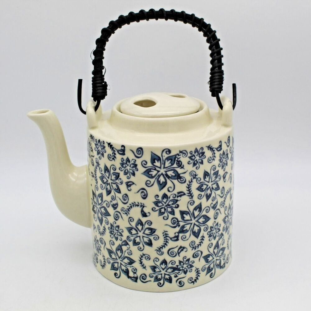 Teapot & 4 Tall Cups Blue Floral Tea Set with Loose Tea Filter Vintage Boxed - Picture 4 of 16